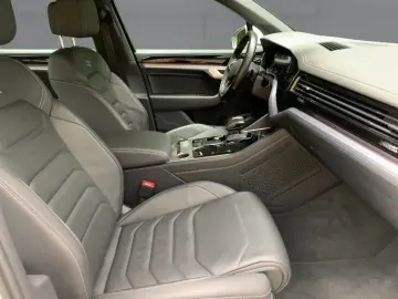 Touareg 3.0 TDI 4M R-LINE LED NAVI AHK ACC RFK