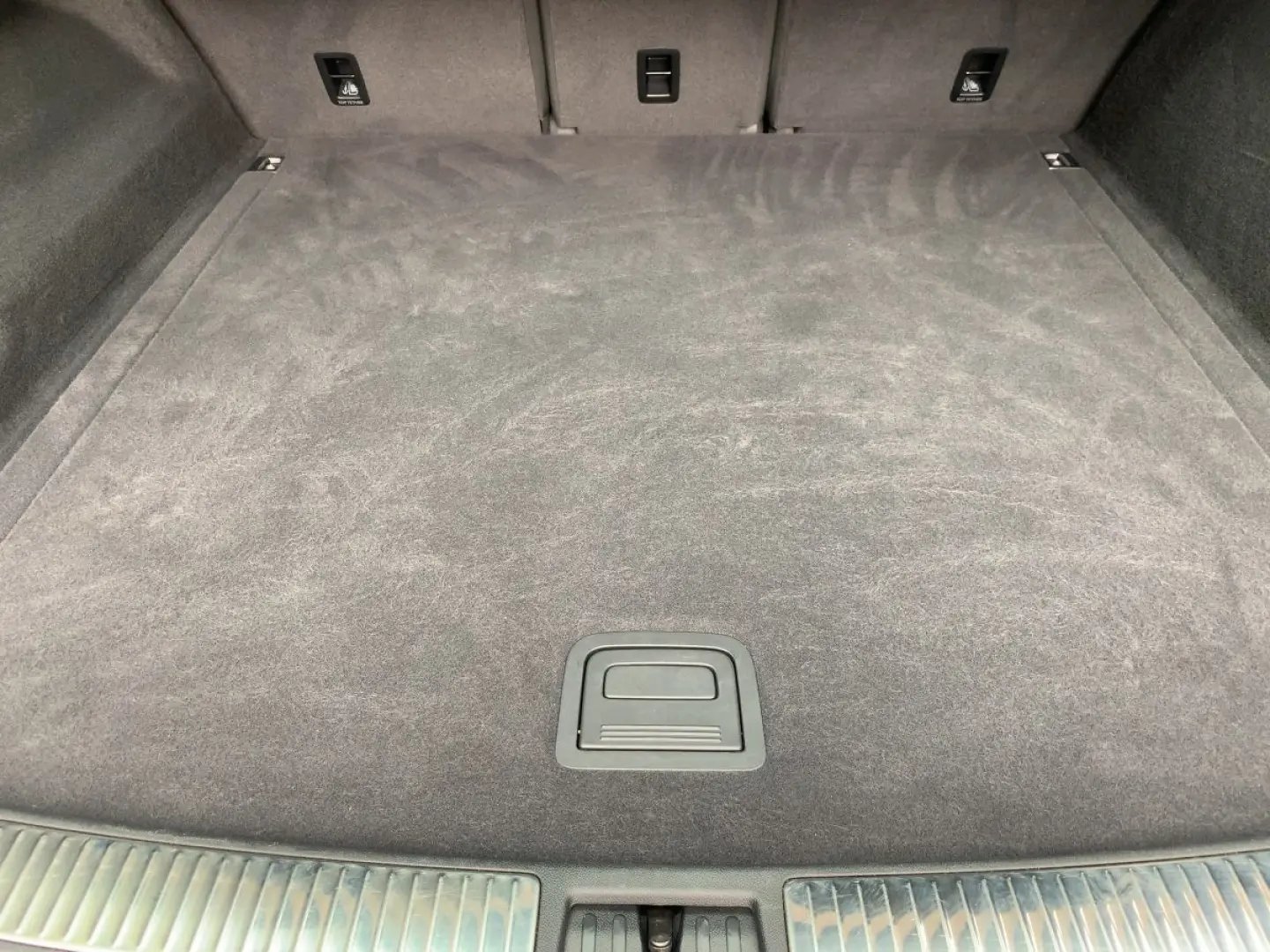 Touareg 3.0 TDI 4M R-LINE LED NAVI AHK ACC RFK