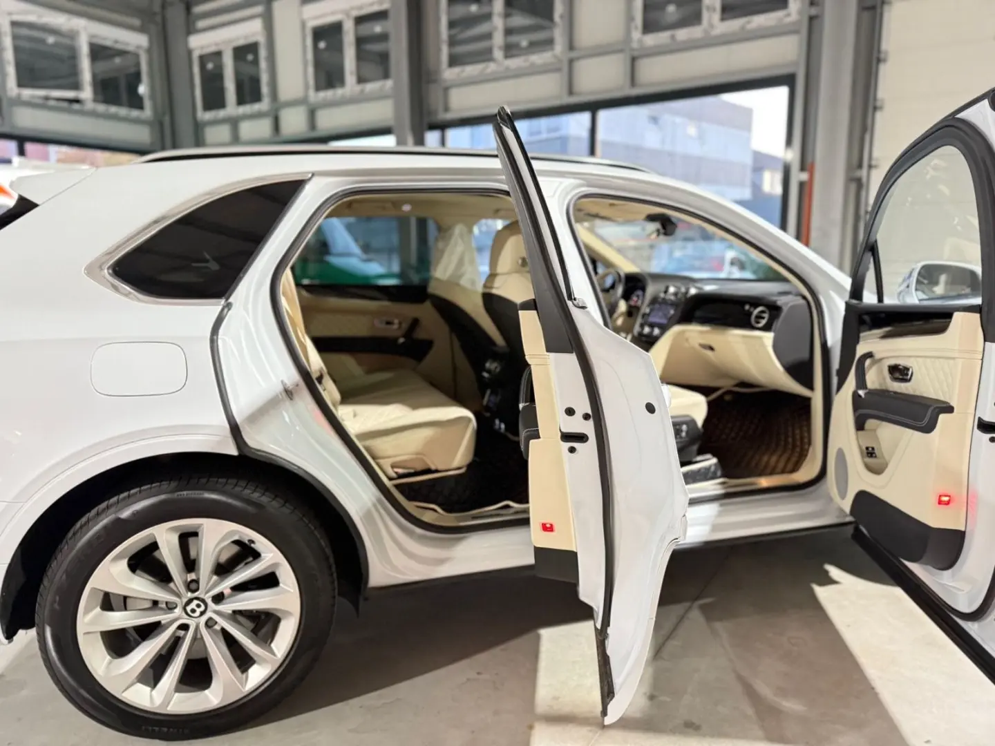 Bentayga 6.0 W12 PANO 608PS 4x4 360  FULL