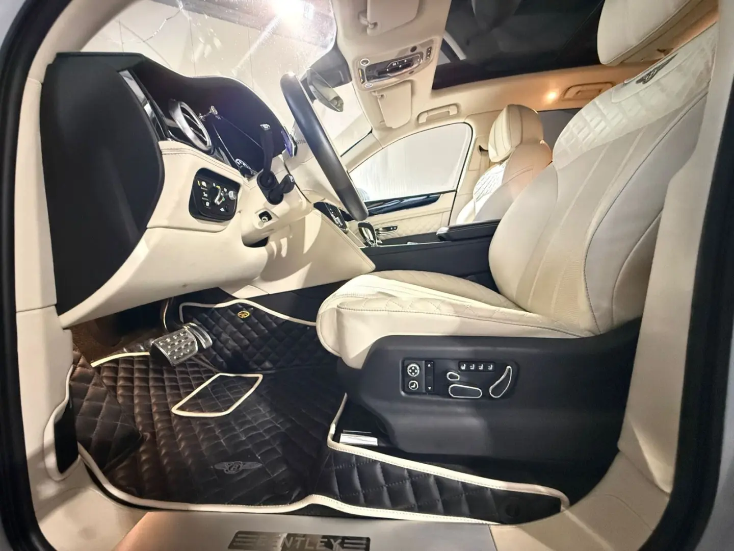 Bentayga 6.0 W12 PANO 608PS 4x4 360  FULL