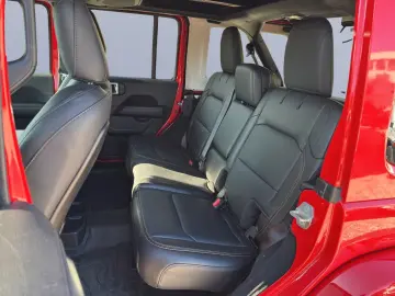 Wrangler ICE MY24 Sahara 2.0l T-GDI (272PS)