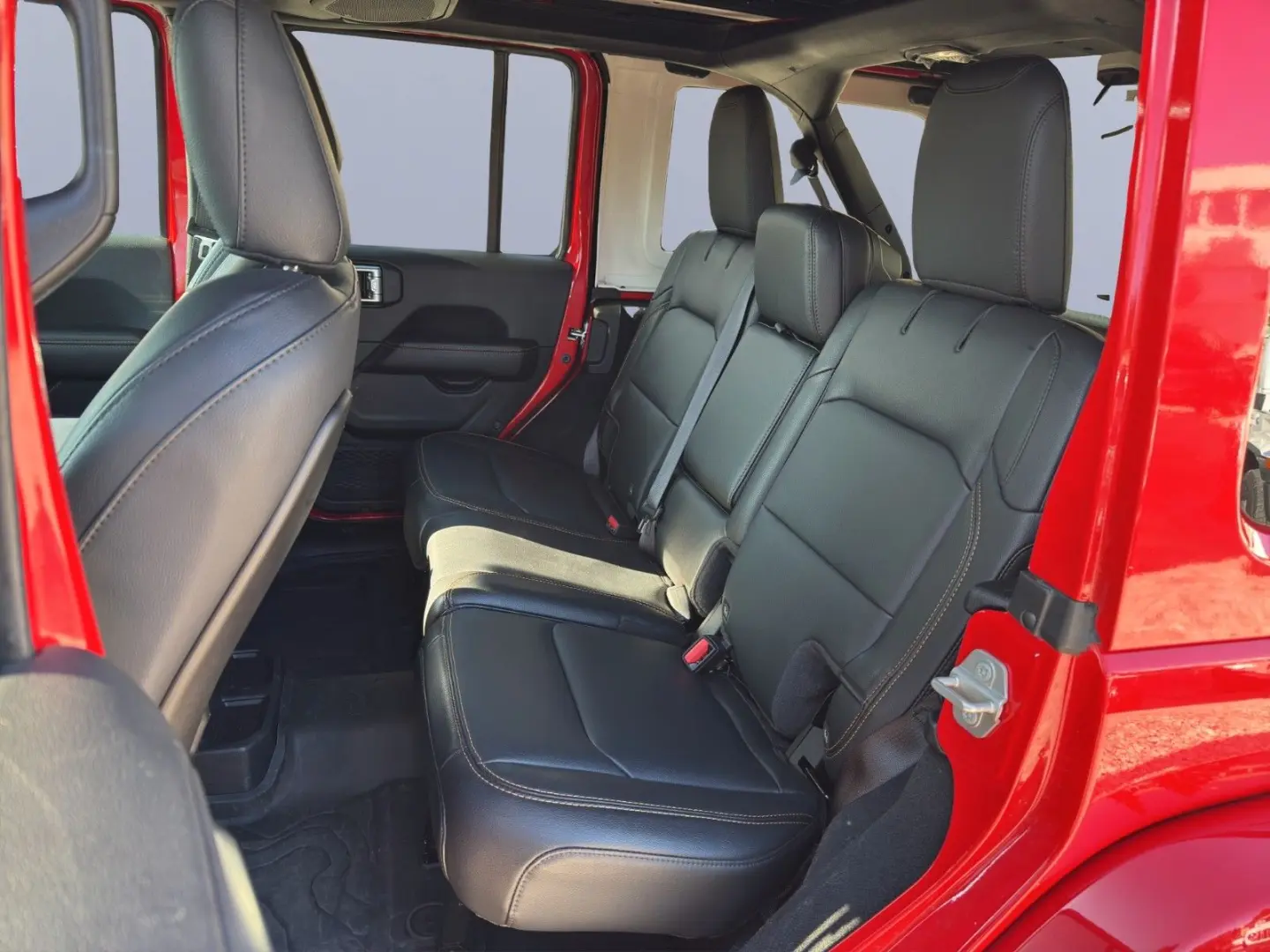 Wrangler ICE MY24 Sahara 2.0l T-GDI (272PS)