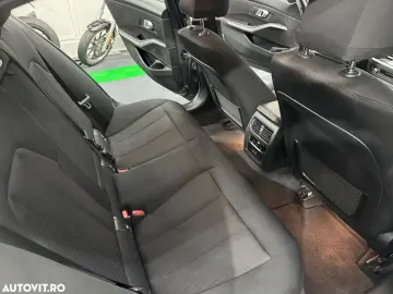 BMW Seria 3 320d xDrive AT Advantage