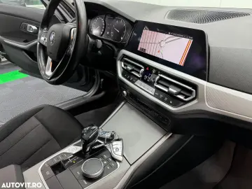 BMW Seria 3 320d xDrive AT Advantage