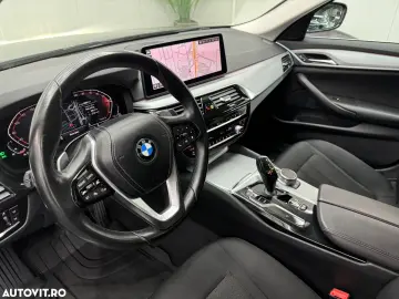 BMW Seria 5 530i xDrive AT MHEV