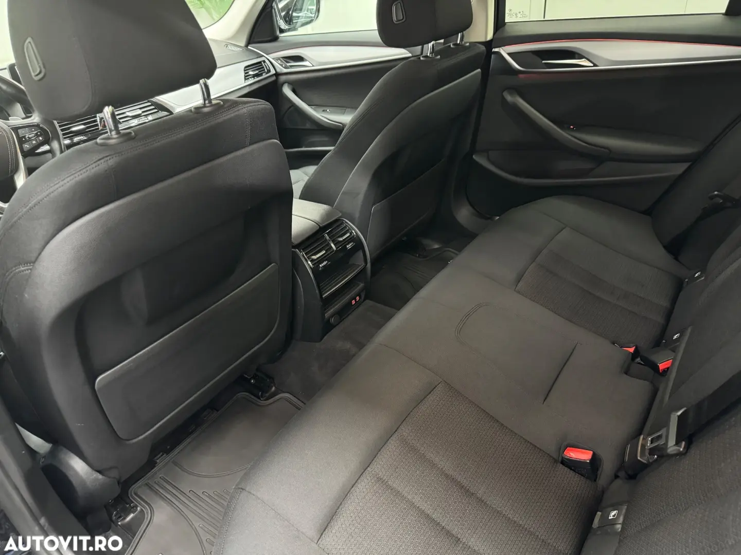 BMW Seria 5 530i xDrive AT MHEV