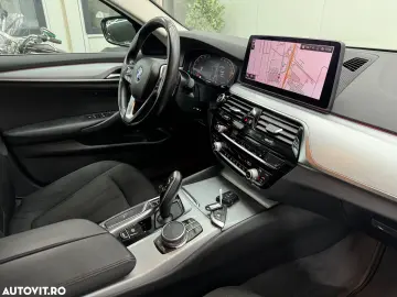 BMW Seria 5 530i xDrive AT MHEV