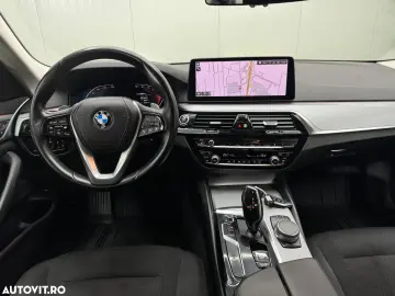 BMW Seria 5 530i xDrive AT MHEV