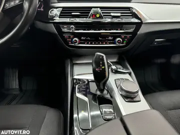 BMW Seria 5 530i xDrive AT MHEV