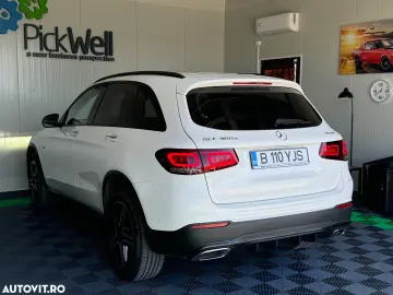 Mercedes-Benz GLC ver-300-e-4matic
