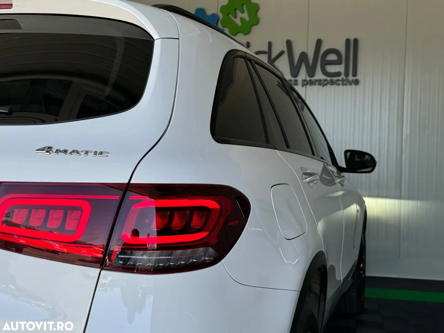 Mercedes-Benz GLC ver-300-e-4matic