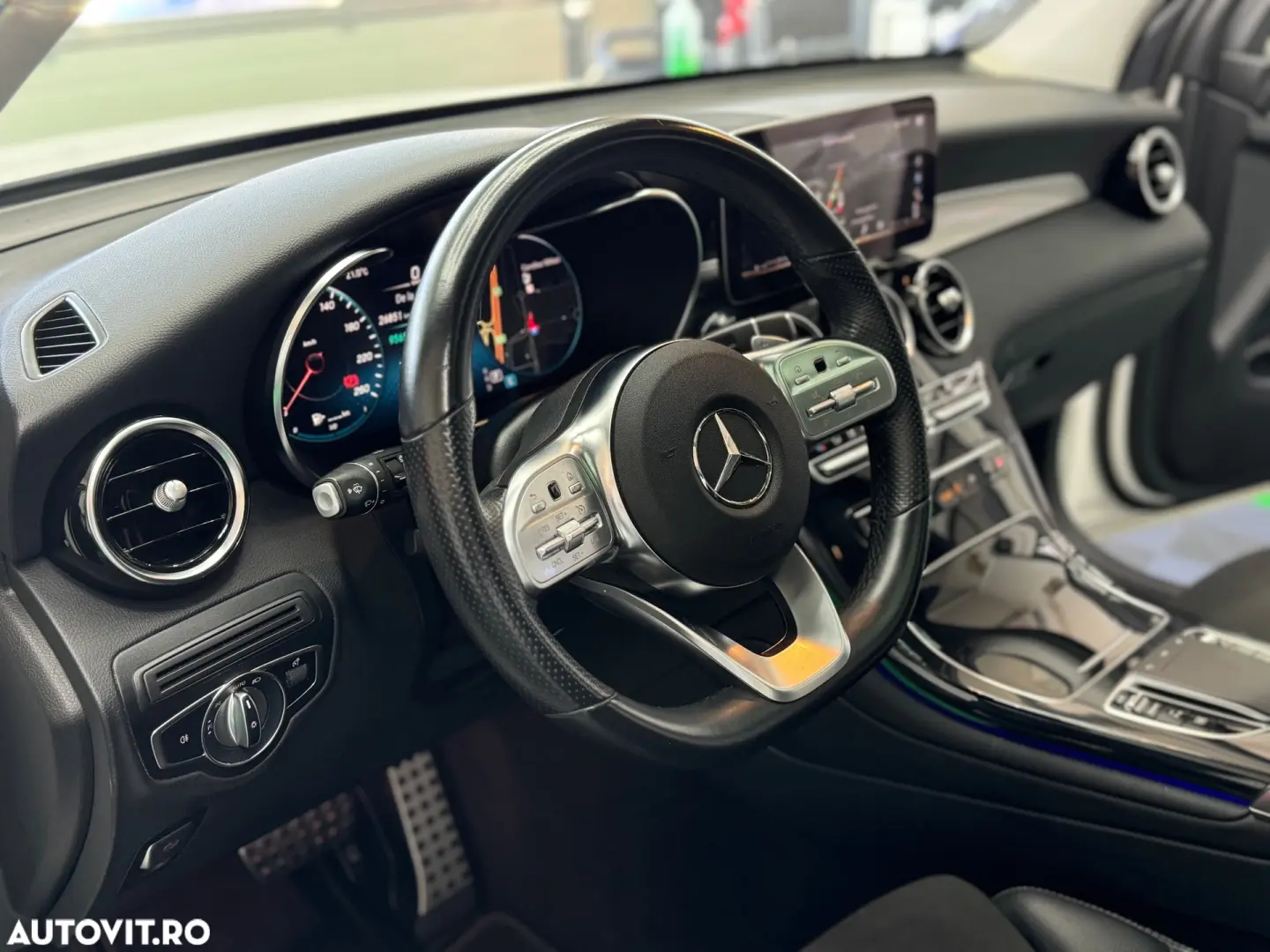 Mercedes-Benz GLC ver-300-e-4matic