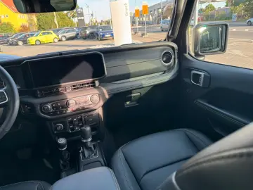 Wrangler Sahara 2.0 T-GDI Sky-One-Touch