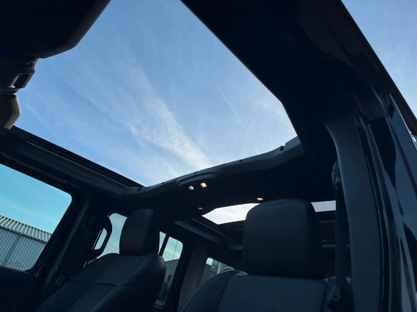 Wrangler Sahara 2.0 T-GDI Sky-One-Touch