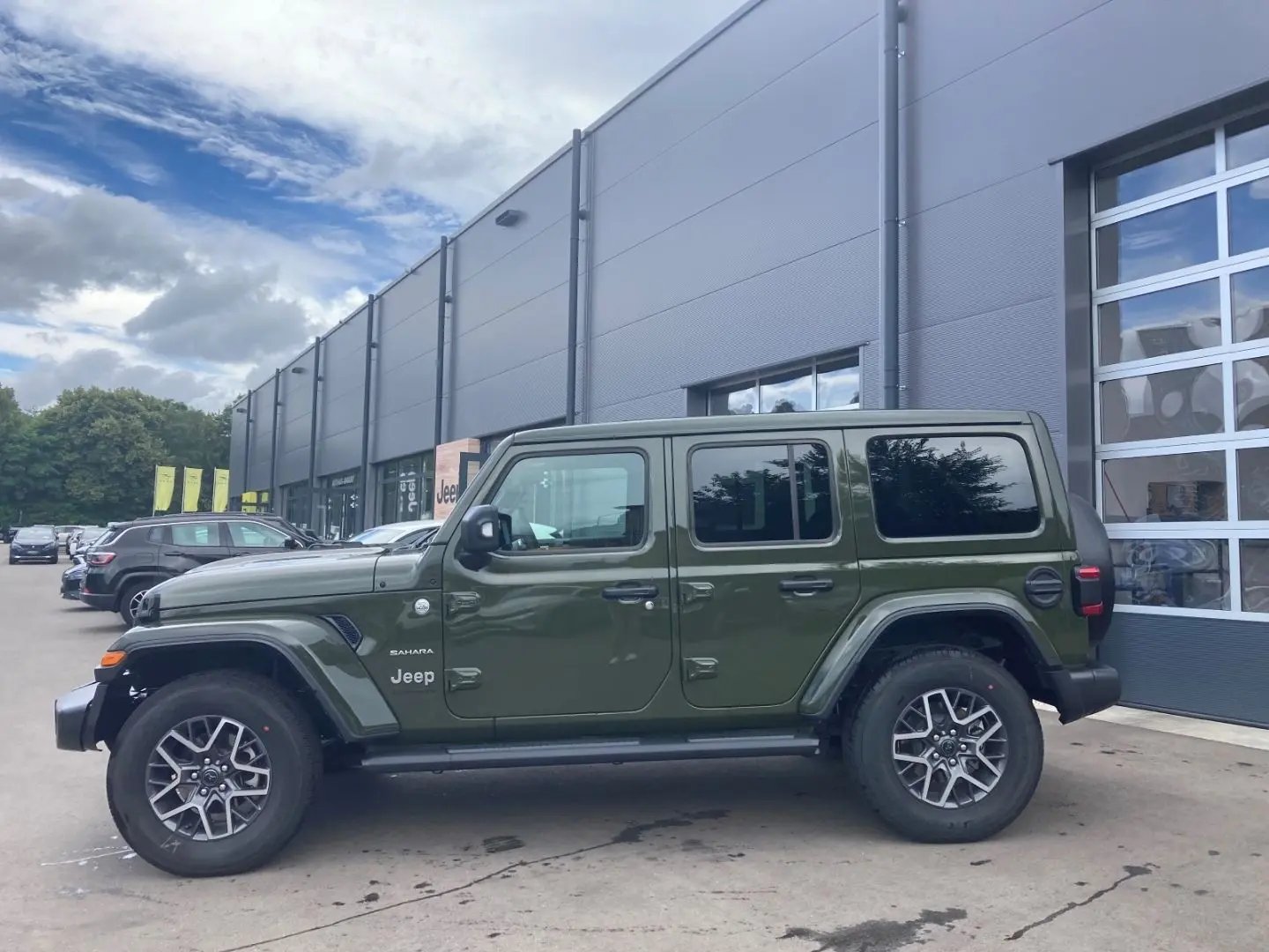 Wrangler Unlimited Sahara 2.0 T-GDI   SKY ONE  N