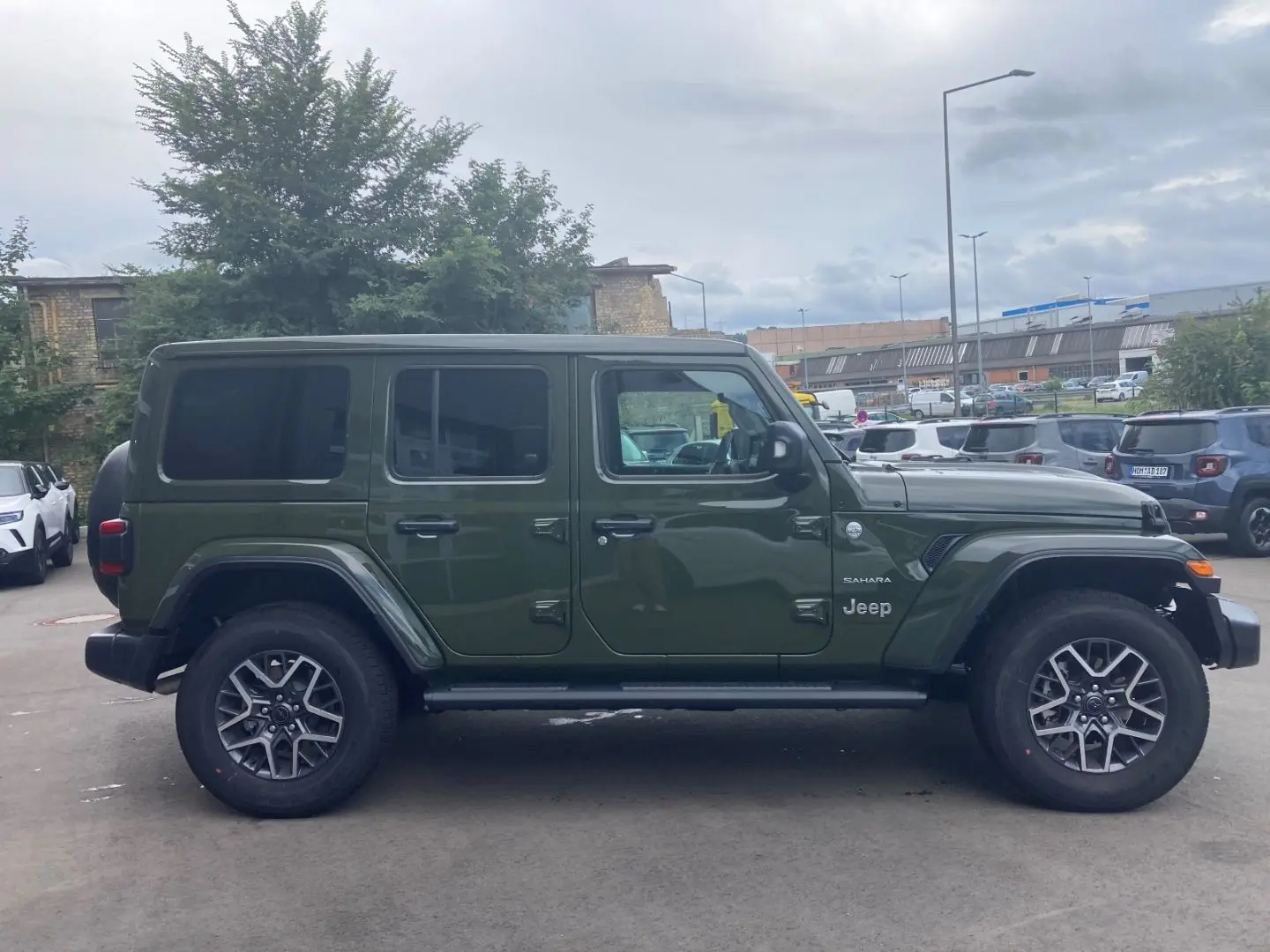 Wrangler Unlimited Sahara 2.0 T-GDI   SKY ONE  N