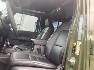 Wrangler Unlimited Sahara 2.0 T-GDI   SKY ONE  N