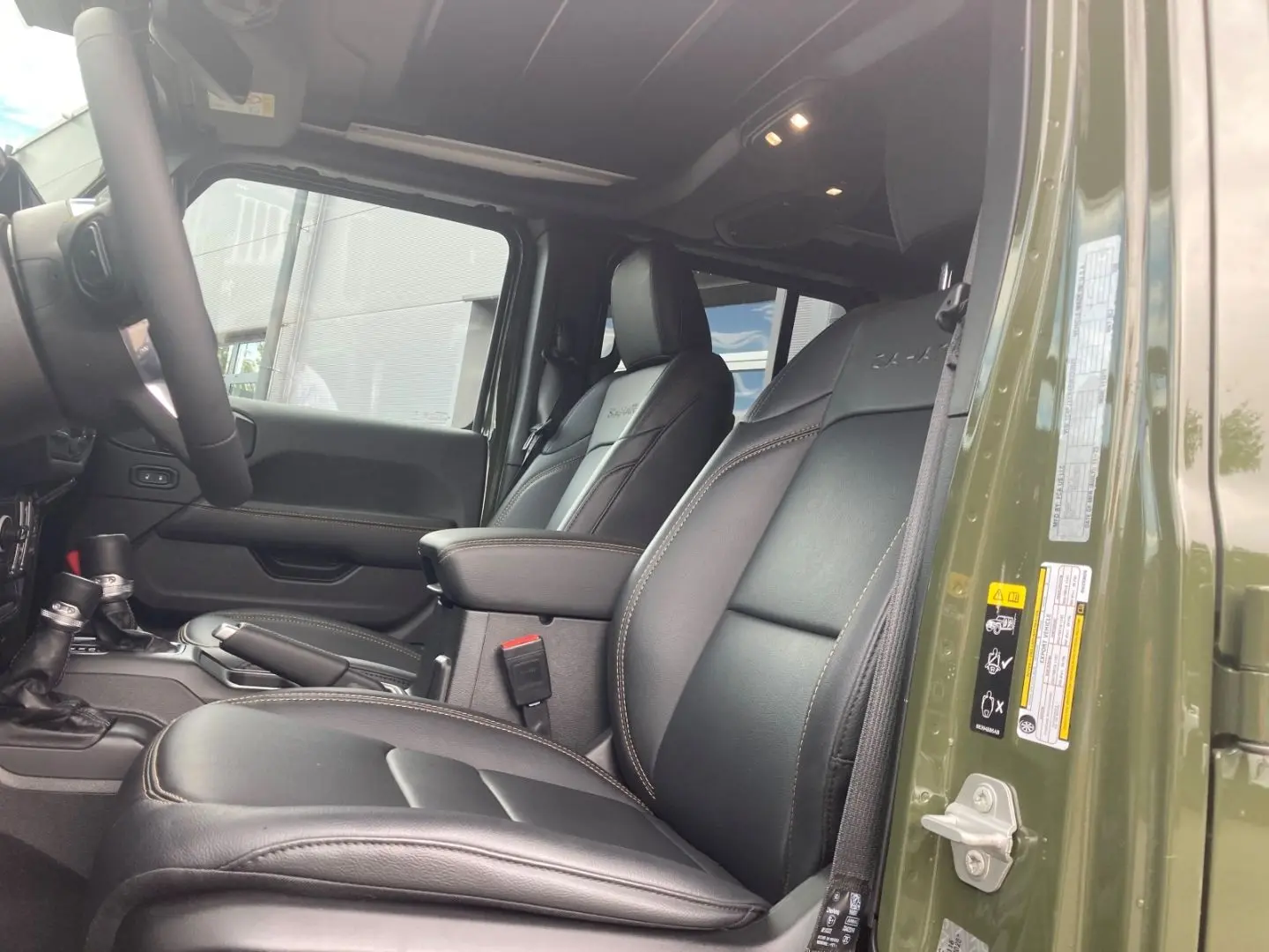 Wrangler Unlimited Sahara 2.0 T-GDI   SKY ONE  N