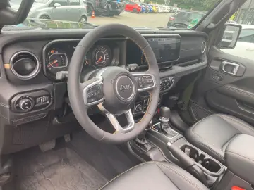 Wrangler Unlimited Sahara 2.0 T-GDI   SKY ONE  N