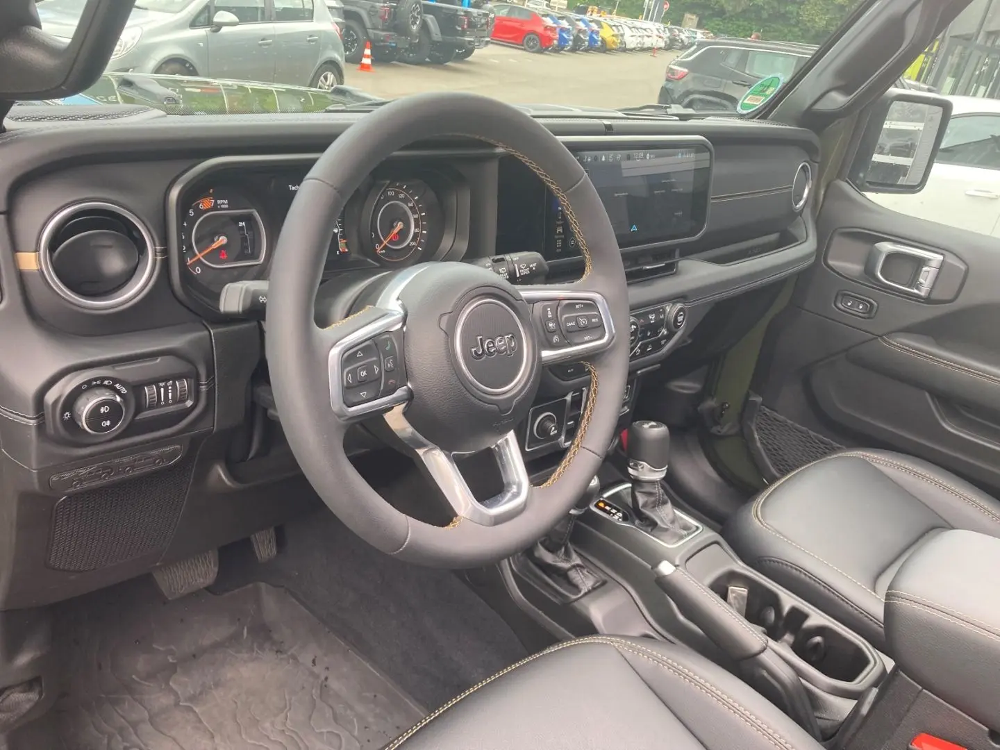 Wrangler Unlimited Sahara 2.0 T-GDI   SKY ONE  N