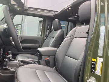 Wrangler Unlimited Sahara 2.0 T-GDI   SKY ONE  N