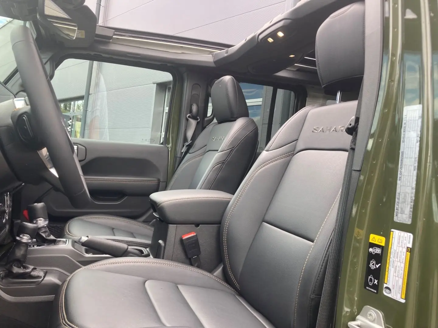 Wrangler Unlimited Sahara 2.0 T-GDI   SKY ONE  N