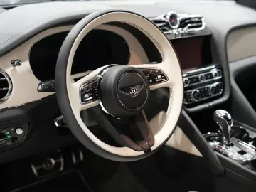 Bentley Bentayga   Azure V8