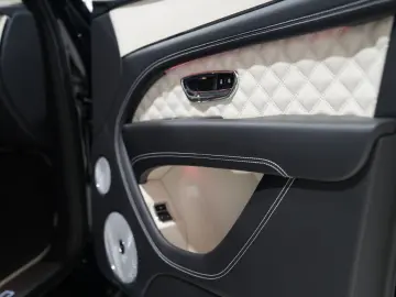 Bentley Bentayga   Azure V8