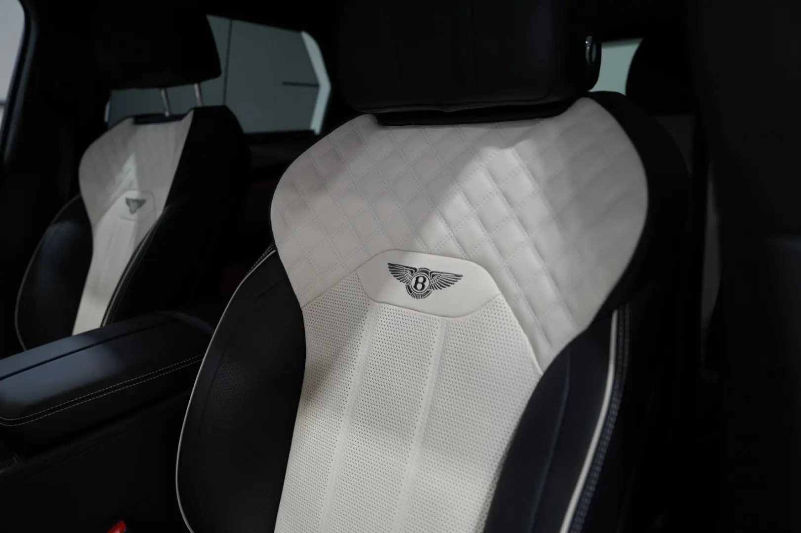 Bentley Bentayga   Azure V8