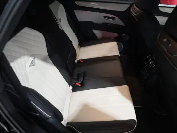 Bentley Bentayga   Azure V8