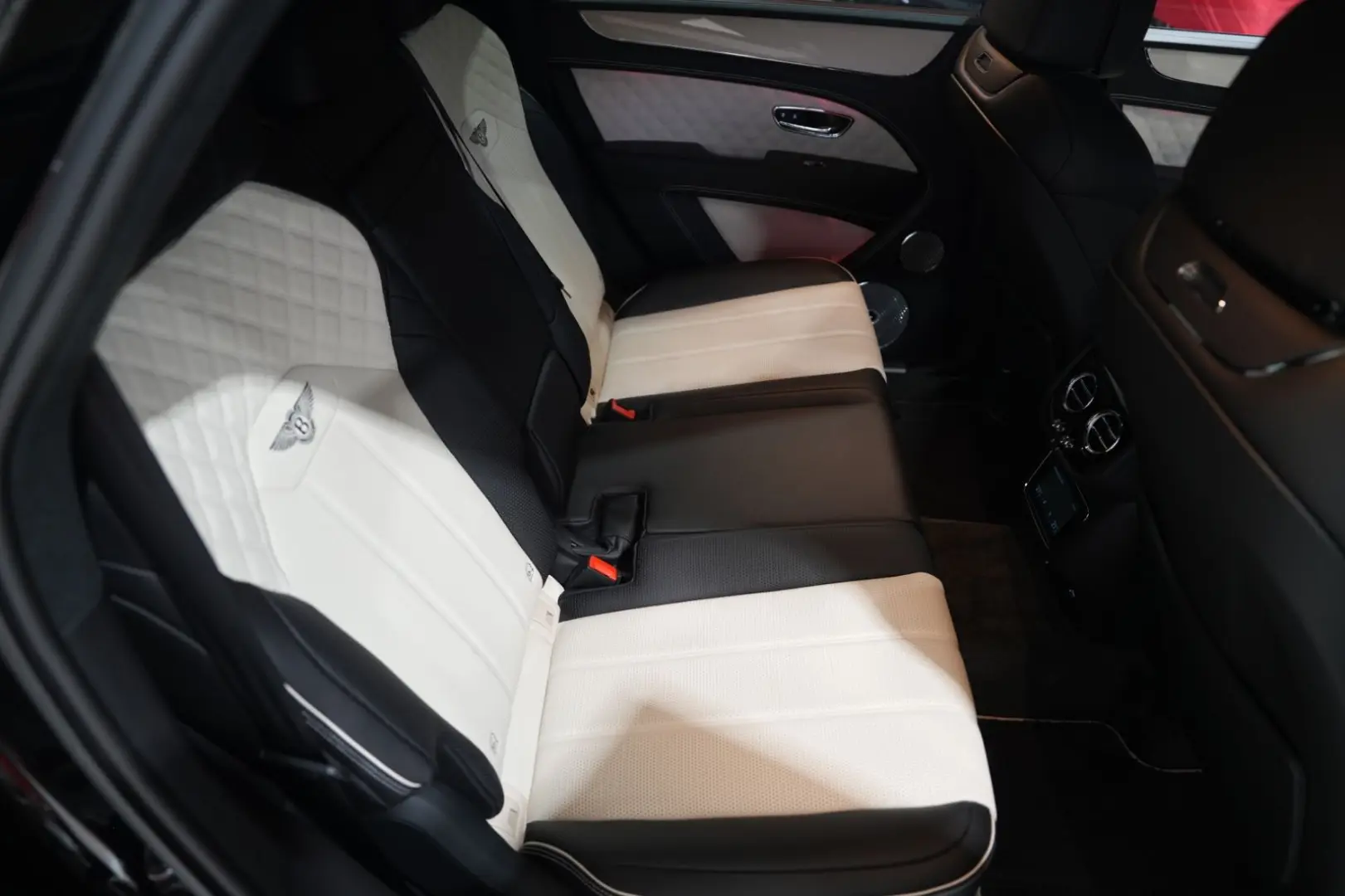 Bentley Bentayga   Azure V8