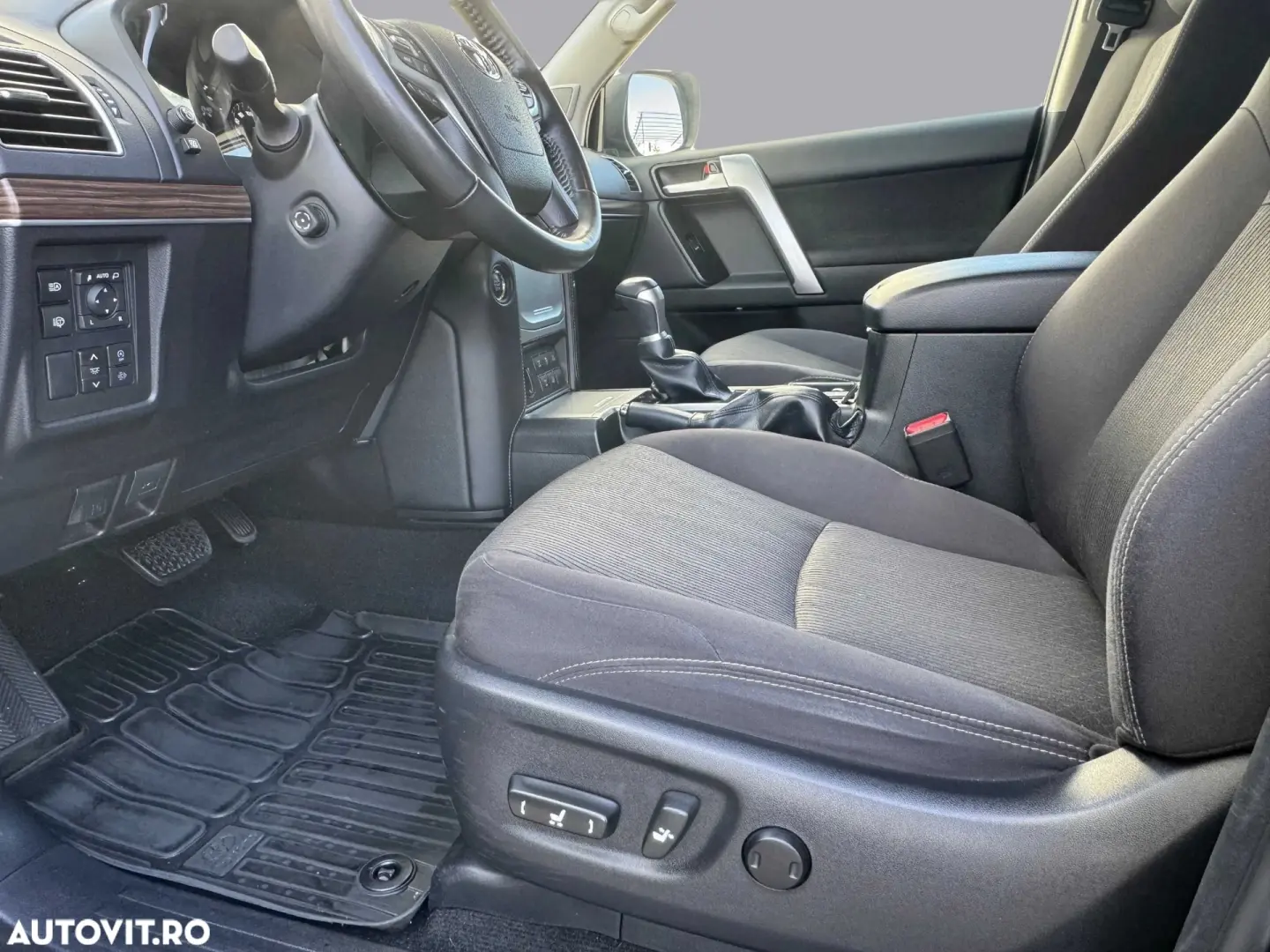 Toyota Land Cruiser 2.8l D-4D 204 CP A T 7 locuri Executive