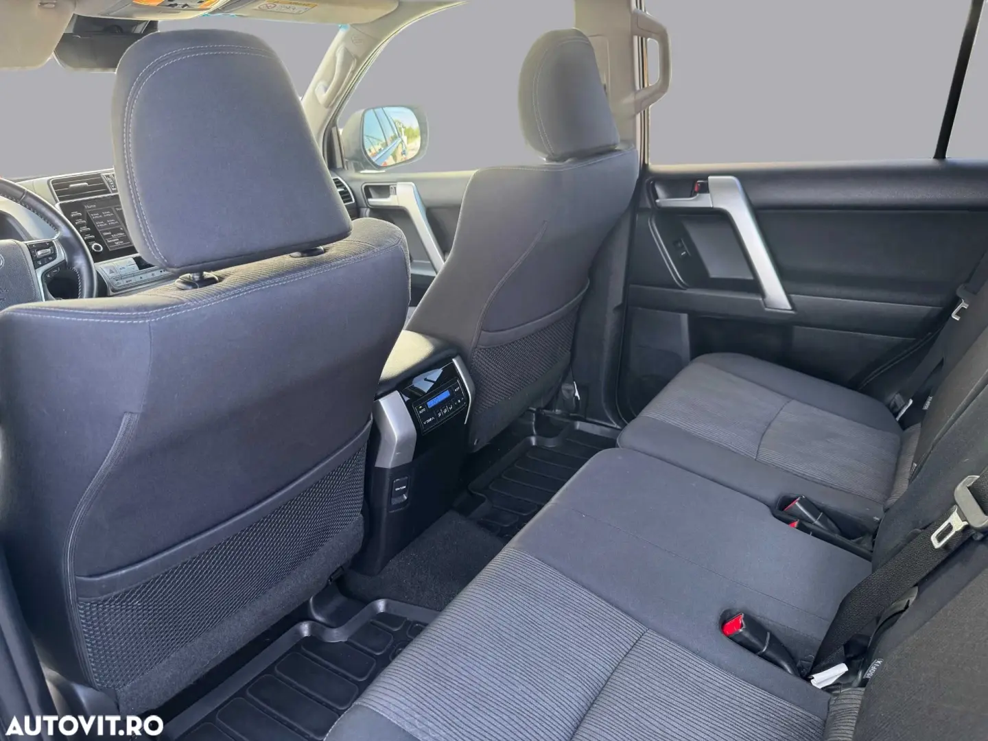 Toyota Land Cruiser 2.8l D-4D 204 CP A T 7 locuri Executive