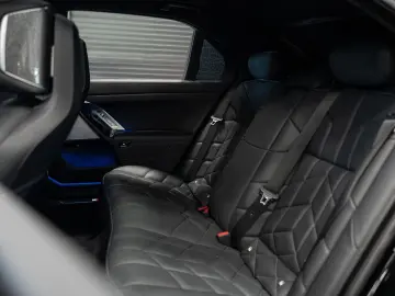 740 d xDrive M Sport Pro B&W Pano SurroundV