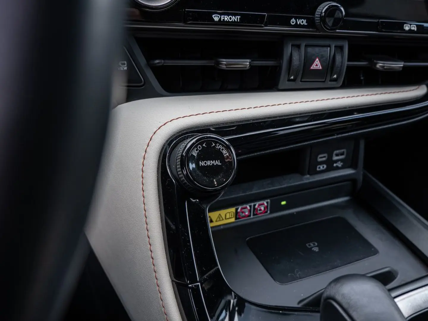 NX 450h   Executive ACC LED 360  Interieur-Pak.