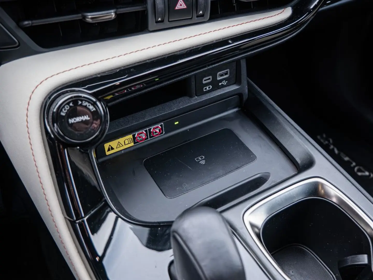 NX 450h   Executive ACC LED 360  Interieur-Pak.