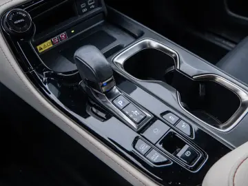 NX 450h   Executive ACC LED 360  Interieur-Pak.