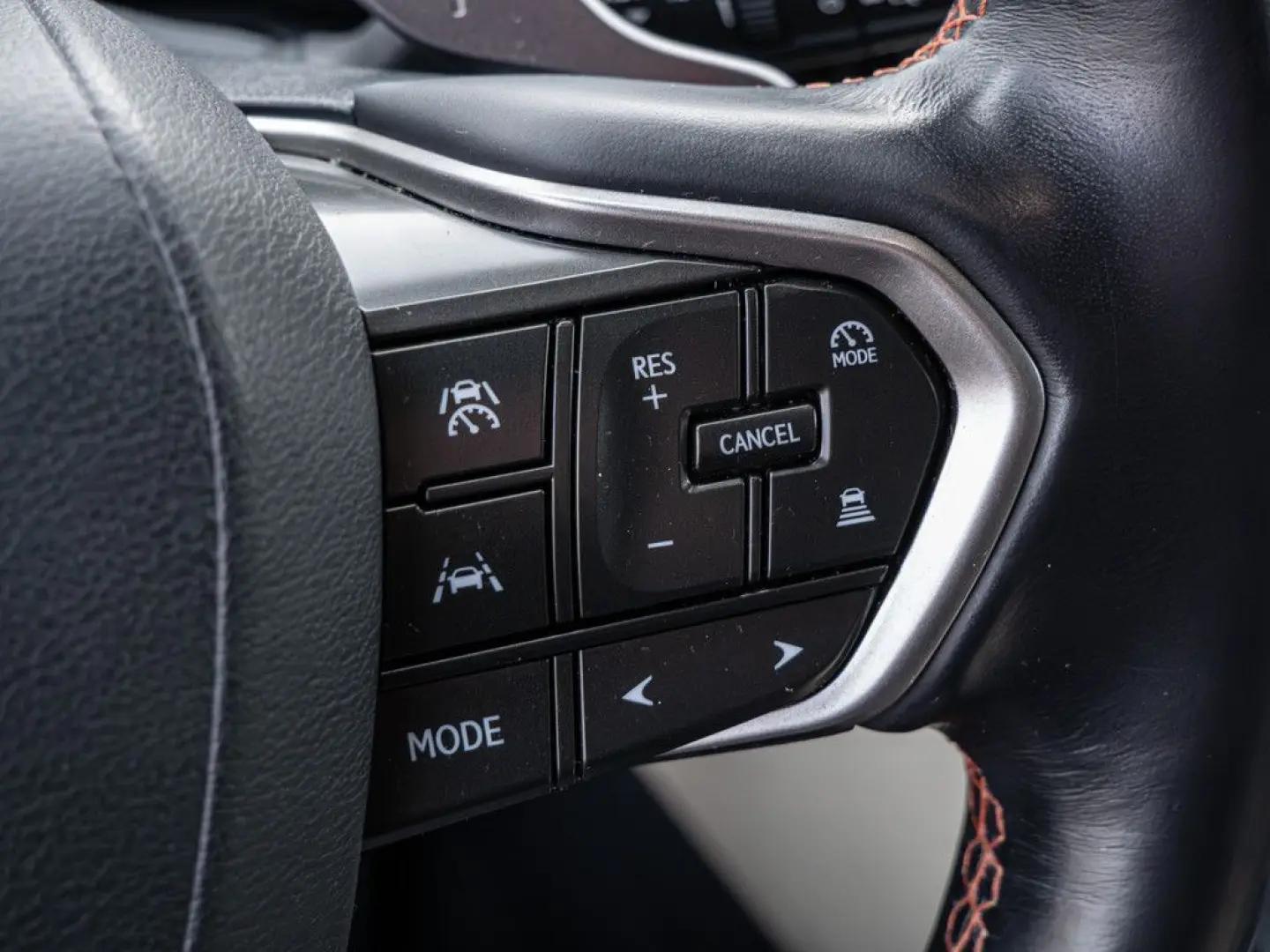 NX 450h   Executive ACC LED 360  Interieur-Pak.