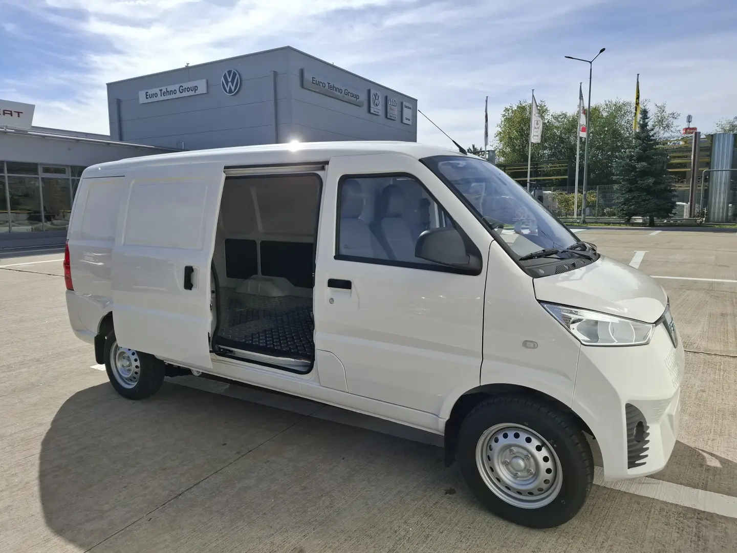 FEST E-BOX M---Autoutilitara--ELECTRIC