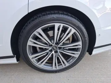 Audi A8 55 TFSI quattro Tiptronic MHEV