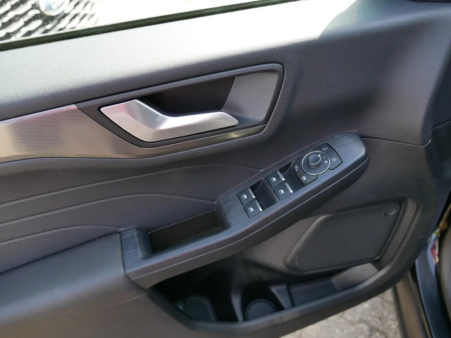 Kuga Hybrid Titanium