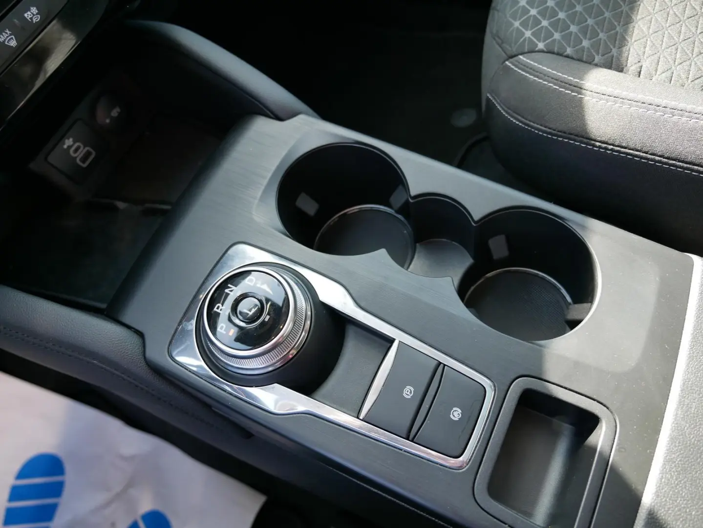 Kuga Hybrid Titanium