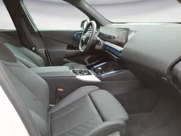 X3 xDrive20iA M SPORT PRO AHK Iconic Glow Adapti