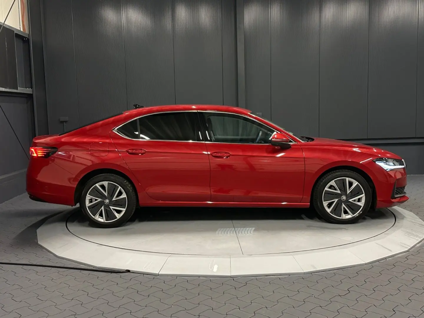 Superb Lim. 2.0 TDI DSG 4x4 Selection HeadUp 360