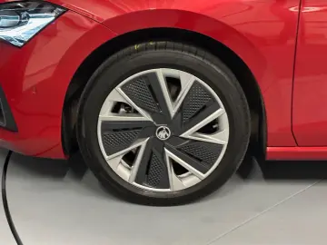 Superb Lim. 2.0 TDI DSG 4x4 Selection HeadUp 360