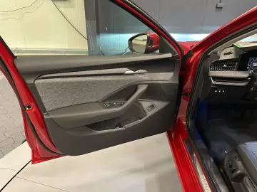 Superb Lim. 2.0 TDI DSG 4x4 Selection HeadUp 360