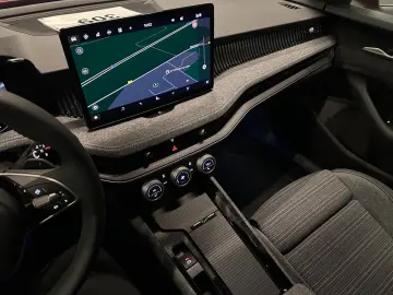 Superb Lim. 2.0 TDI DSG 4x4 Selection HeadUp 360