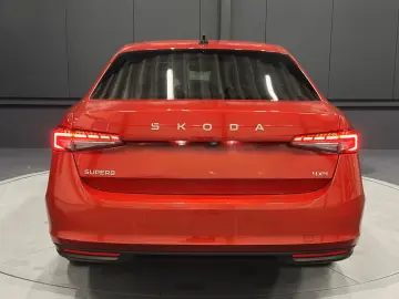 Superb Lim. 2.0 TDI DSG 4x4 Selection HeadUp 360