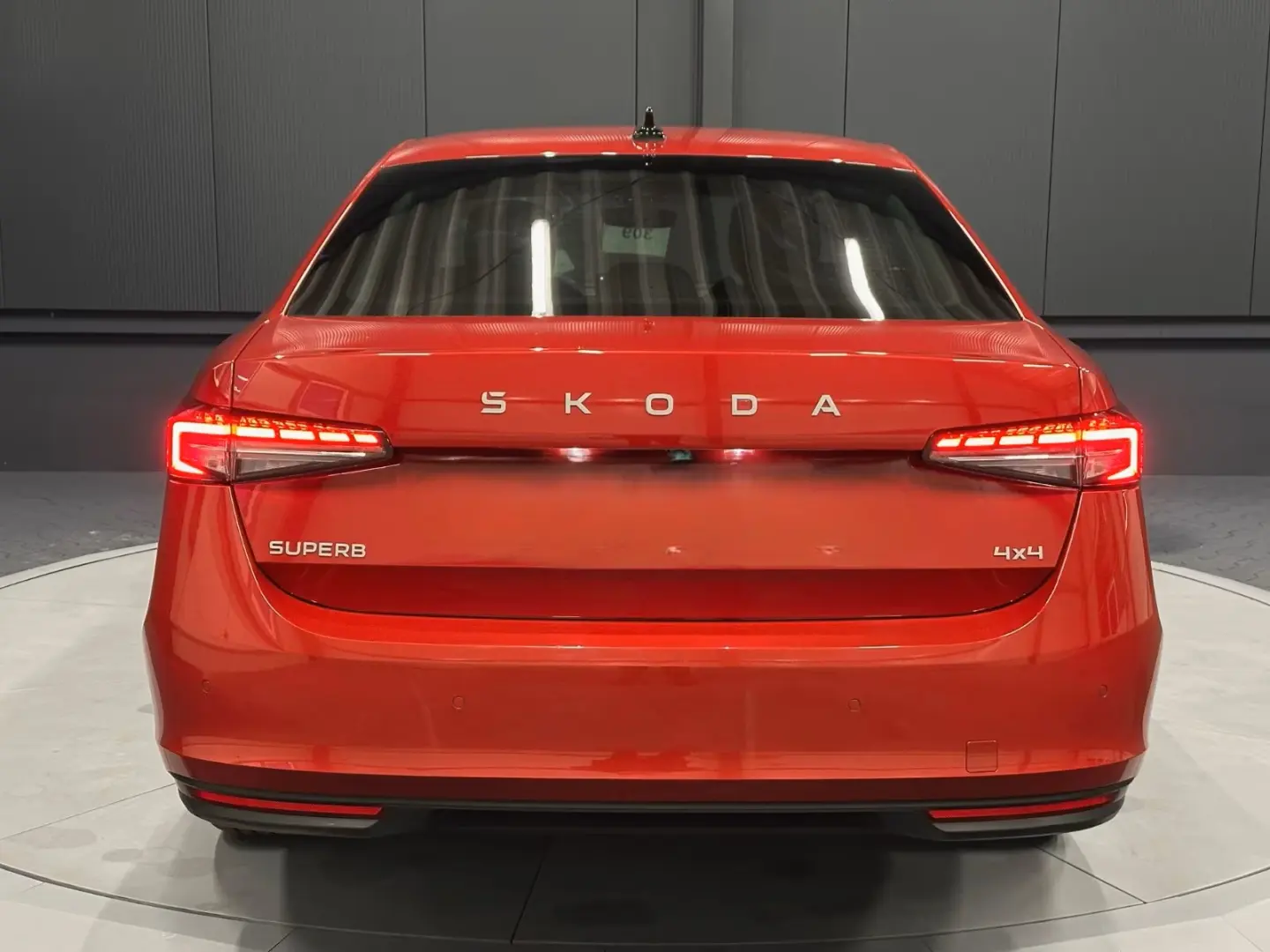 Superb Lim. 2.0 TDI DSG 4x4 Selection HeadUp 360