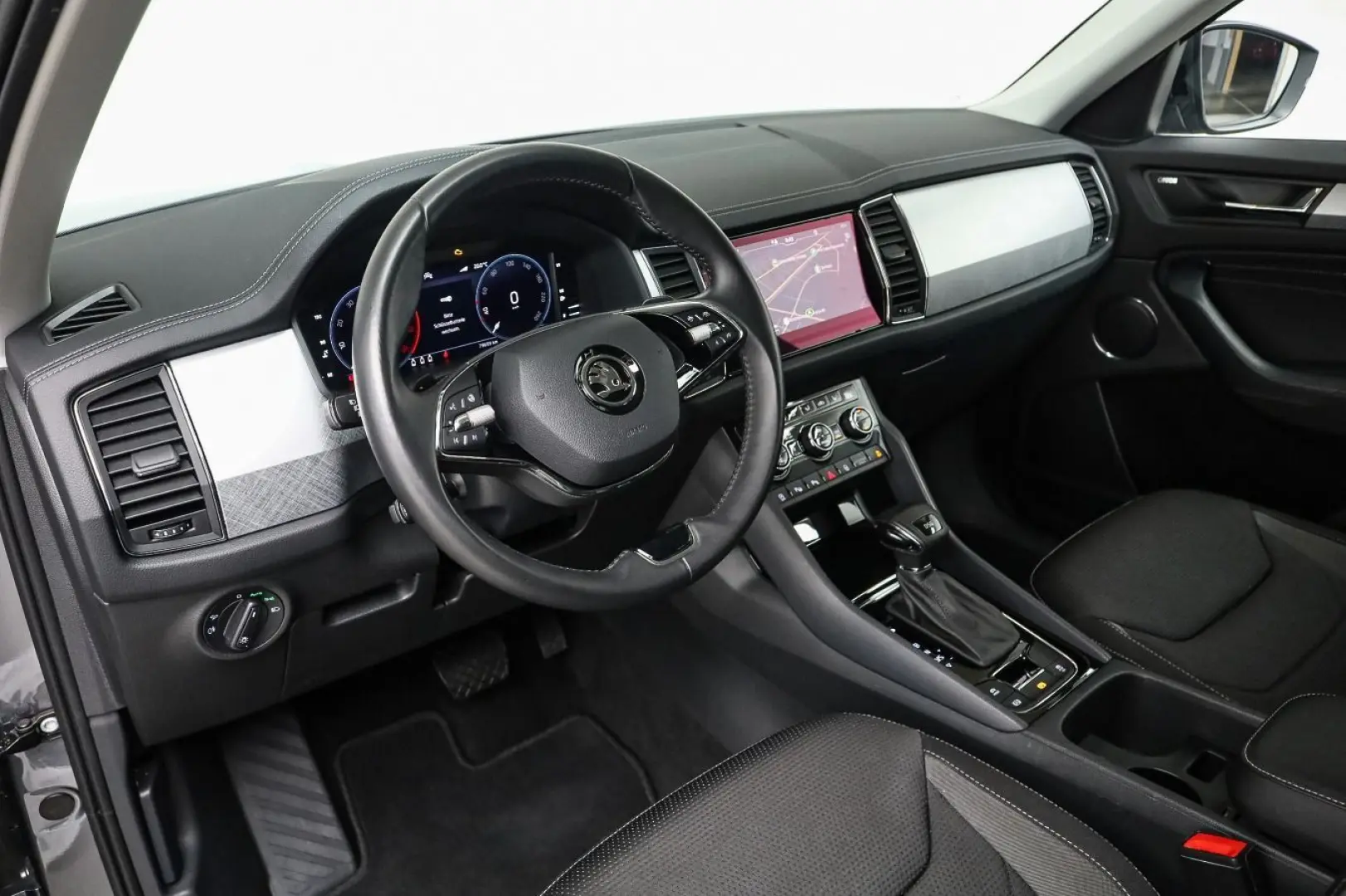 Kodiaq 1.5 TSI DSG TOUR CANTON STHZG MATRIX PDC